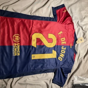 FCB x Cactus Jack - F. De Jong - FC Barcelona i samarbete med Cactus Jack. F. De Jong på ryggen med nummer 21. Storlek M