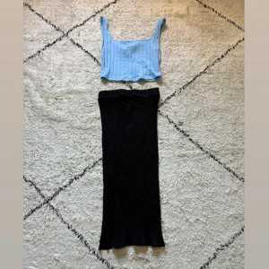 Set med kjol och topp - Helt nya båda två! Säljer båda tillsammans! Både kjolen och toppen är ribbade så passar toppen tillsammans, båda är från Shein och är i storlek XS😊