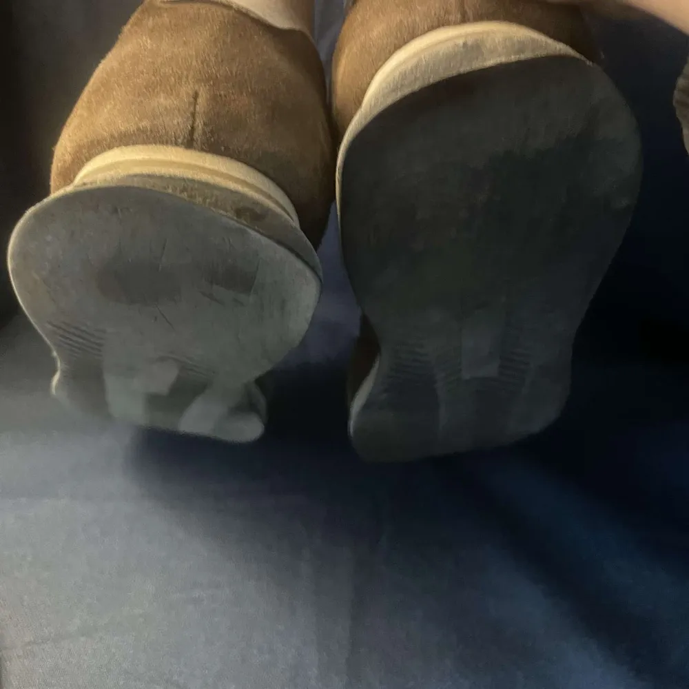 Säljer ett par sjukt feta Philppe model trainers i stl 43. De har en unik färg och är i jättebra skick. Inget og medföljer. Hör av er vid funderingar.. Kengät.