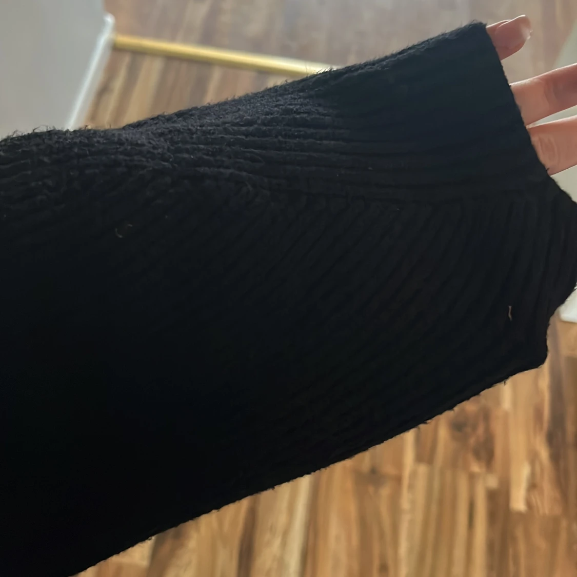 Svart stickad långärmad klänning - 2