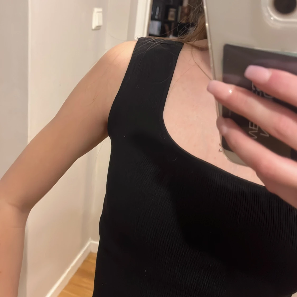 Svart ribbad linnetopp - 1