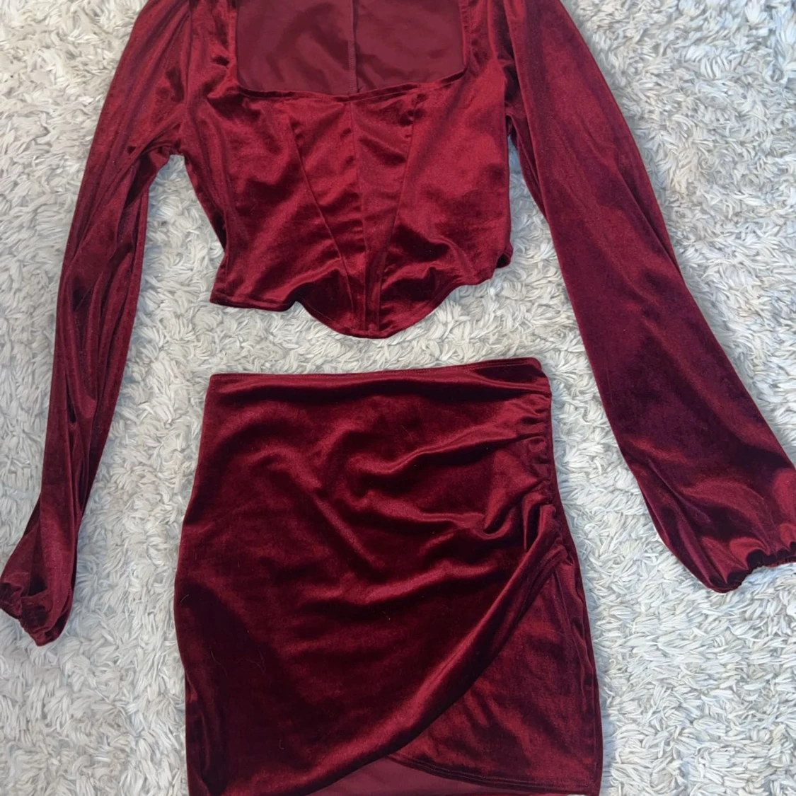 Vinrött set från Nelly - 1