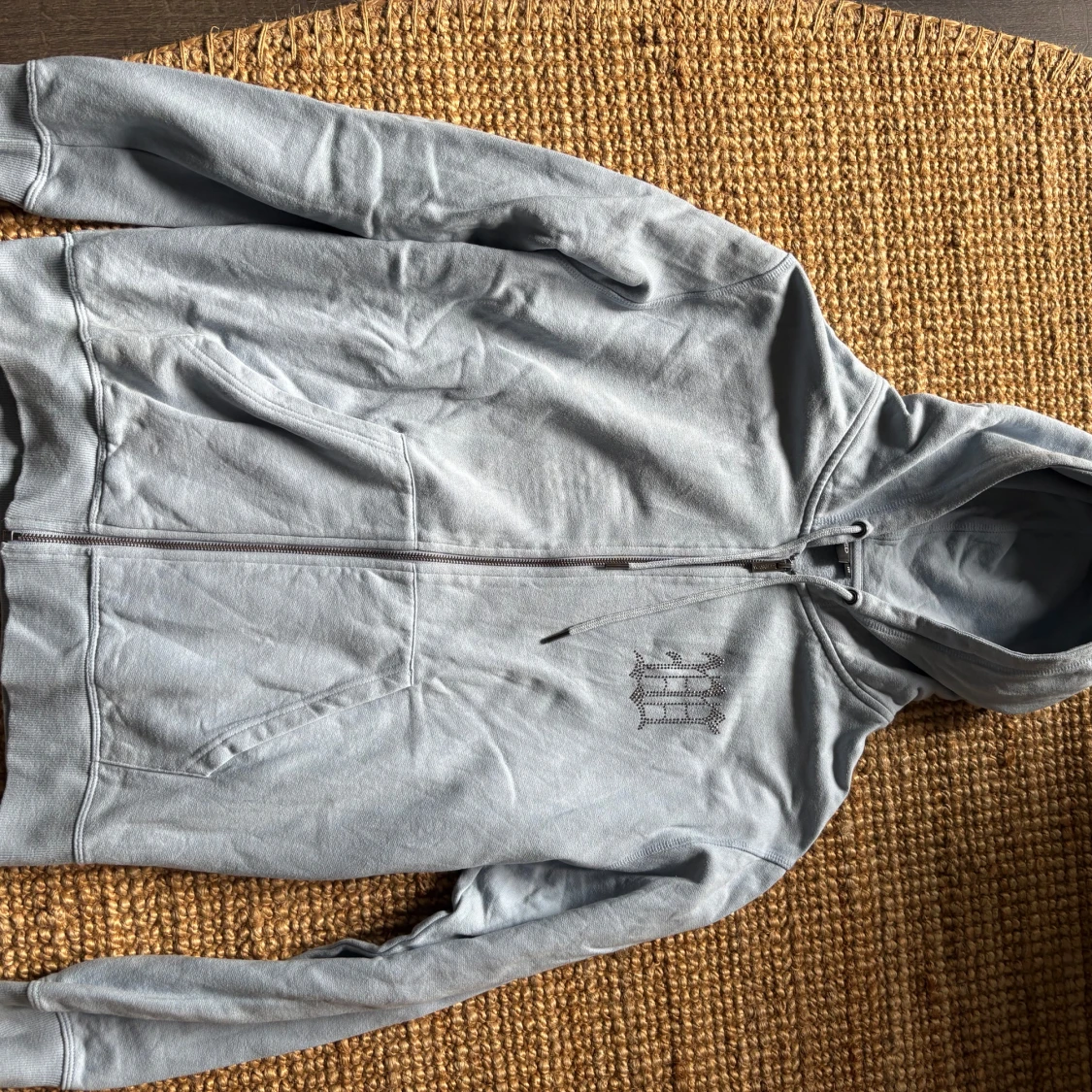 Ljusblå hoodie från Wasted Paris