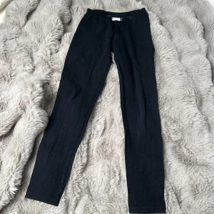 Tajts ifrån Decathlon 8-9 år - Ett par tajts perfekt för dig som kanske bara vill skapa en basic look! 💕