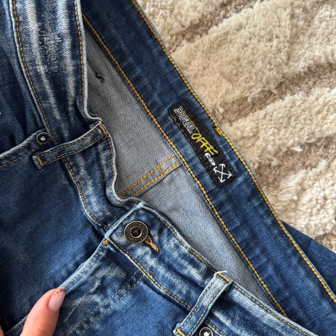 Blå distressed jeans från Off-White - 3