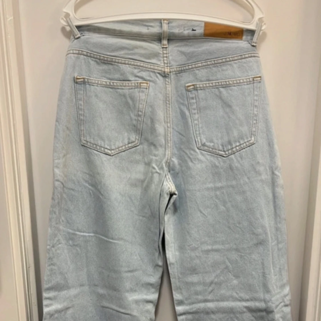 Ljusblå wide leg jeans från Junkyard - 2