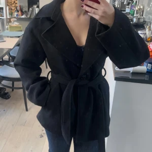 Nakd kappa - Kappa i mycket bra skick strl 34 från nakd, betalade 800 säljer för 450