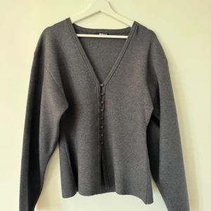 Tröja Gina Tricot - Endast använd 1 gång. Nypris: 399kr