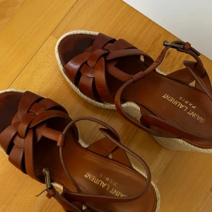 Yves Saint Laurent - Kilklackar - Äkta YSL kilklackar i storlek 38