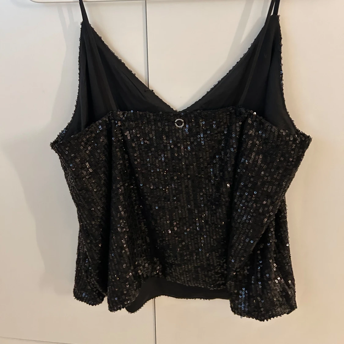 Svart paljettopp  - 2