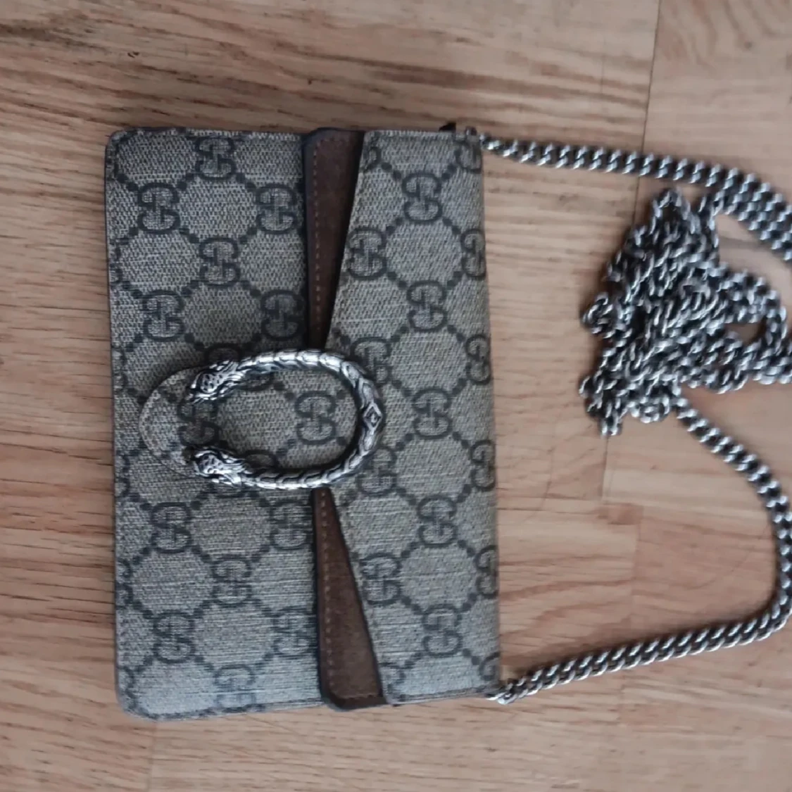 axelväska med kedja och GG-mönster