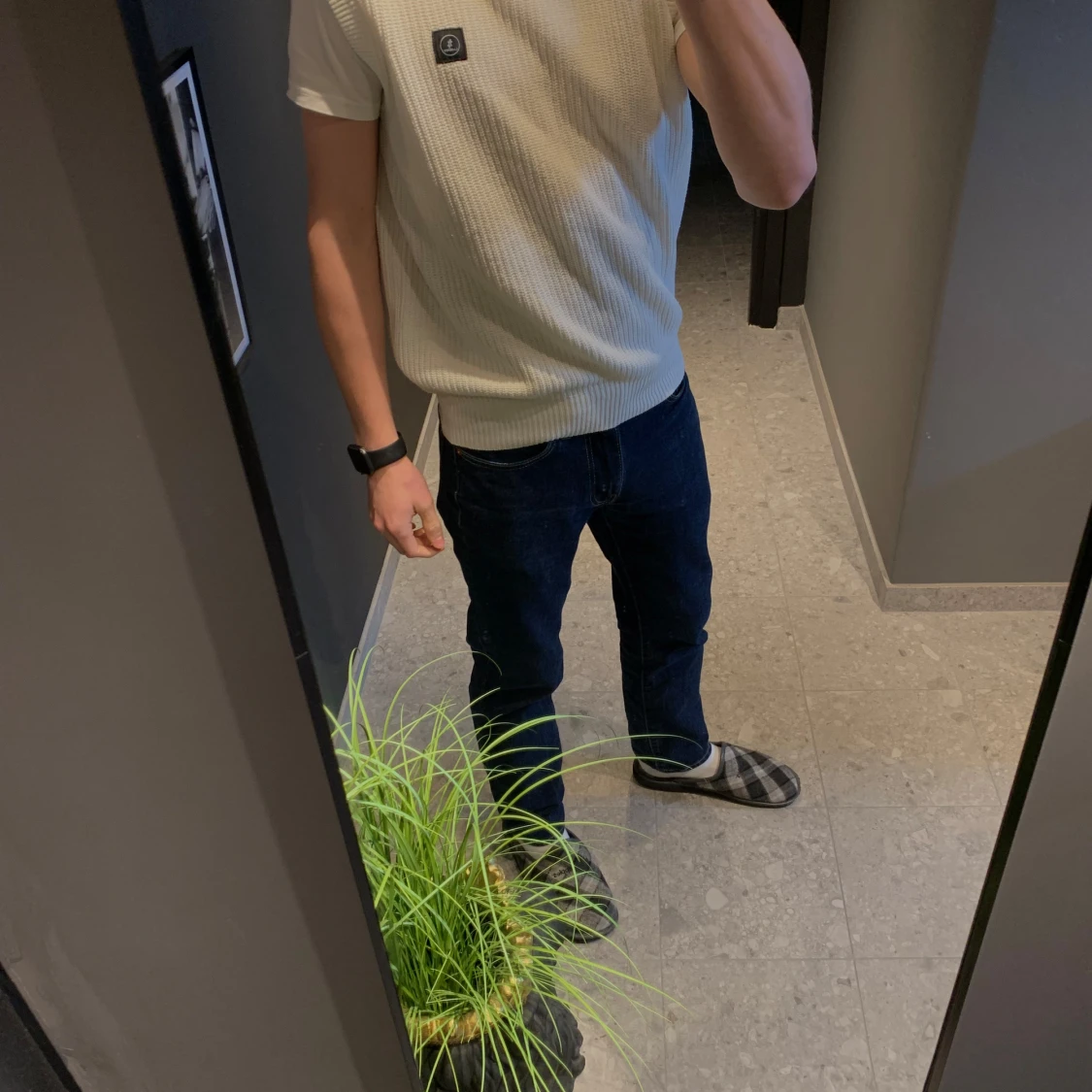 Vit stickad väst från Lagency