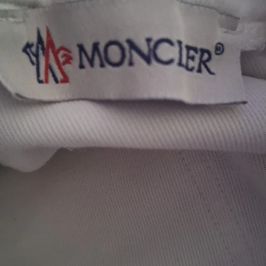 Vita cargo shorts från Moncler - 4