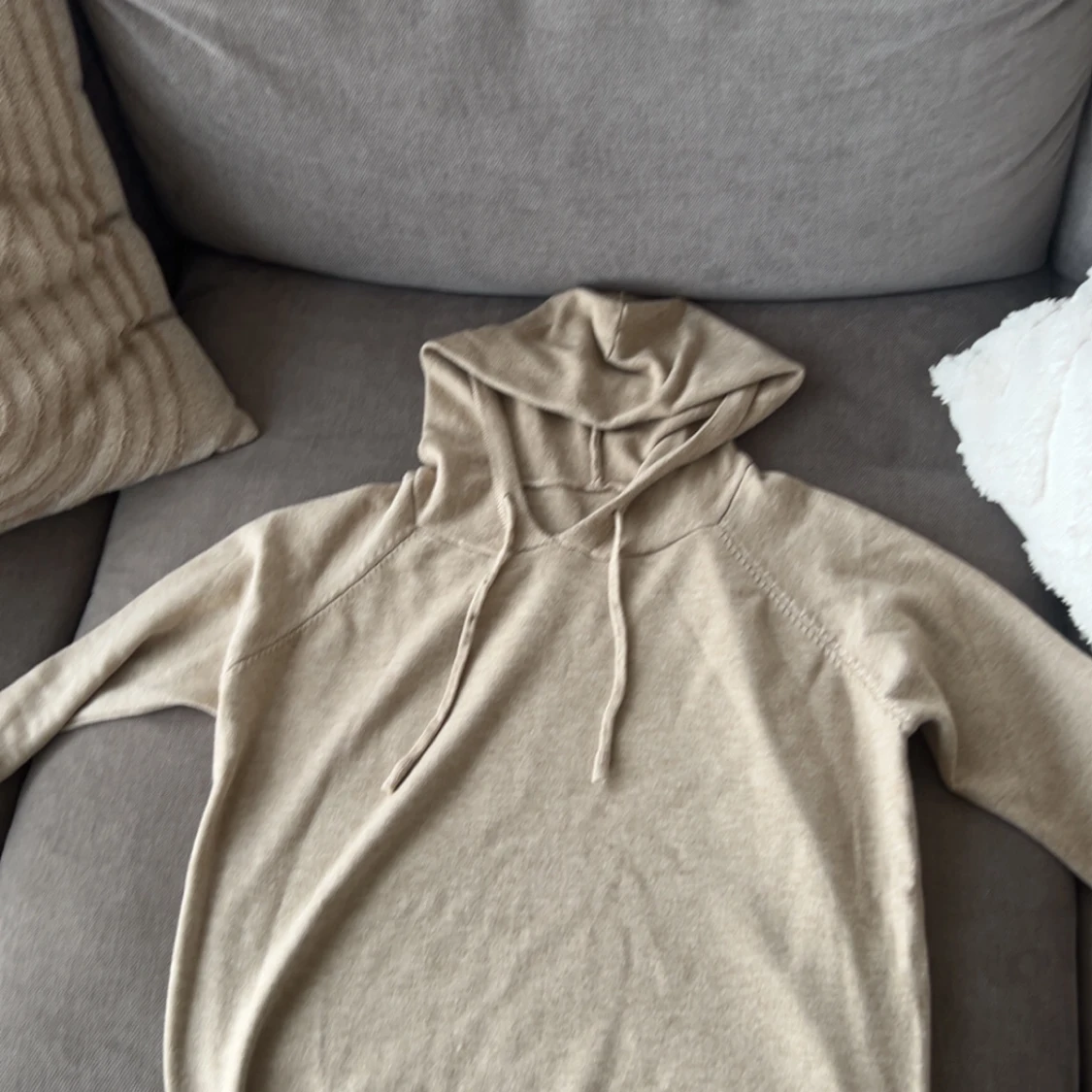 En beige Marino ull hoodie - 2