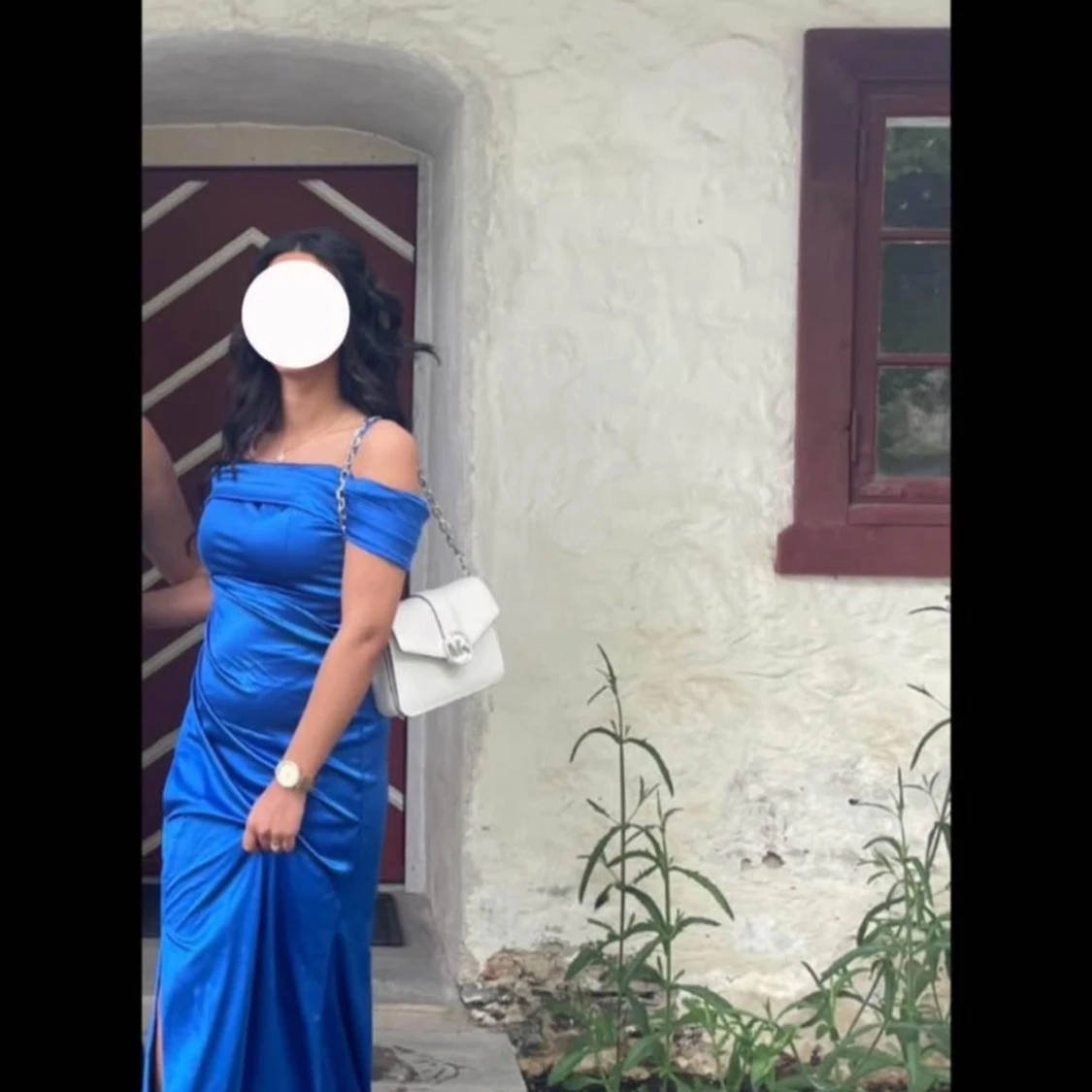 Blå axelbandslös långklänning med slits