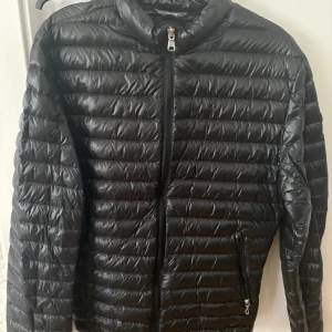 Mörkgrön dunjacka från Colmar - Säljer en mörkgrön dunjacka från Colmar