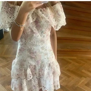 SÖKER klänning  - SÖKER!!!