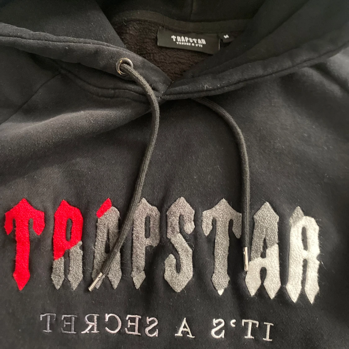 Svart hoodie från Trapstar - 1