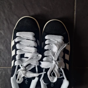 Adidad campus svarta - Sneakers