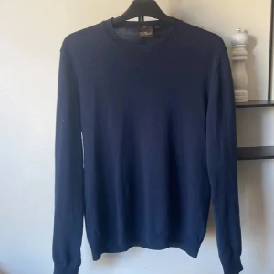 Oscar Jacobson Merinoull tröja - 100% Merino || väldigt skön || storlek M passar också S || Skriv om ni har frågor! 😊🙌