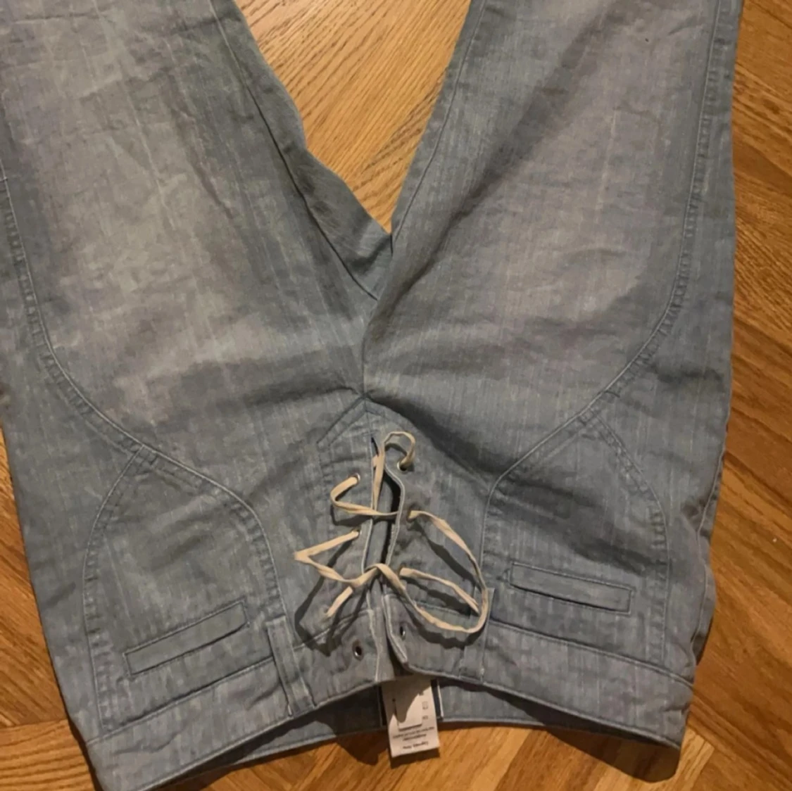 Ljusblå unika jeans med snörning - 1