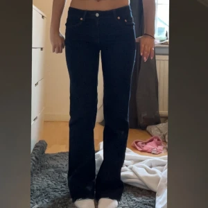 Marin blåa bootcut jeans från lager 157 - Säljer ett par blå bootcut jeans från lager 157 med klassisk design.  Säljer då det ej kommer till användning längre 