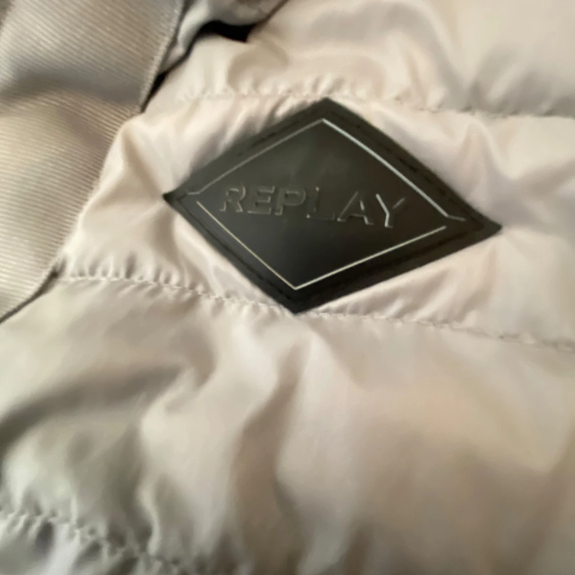 Ljusgrå dunväst från Replay - 2
