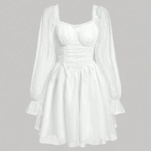 Studentklänning  - Helt ny studentklänning, aldrig använd Stolen 38