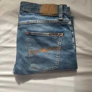  Nudie Jeans - Säljer dessa nudie jeans med as fet tvätt enligt mej själv, byxorna är i nytt skick. Skriv till mej vid eventuella frågor eller funderingar👍🏼