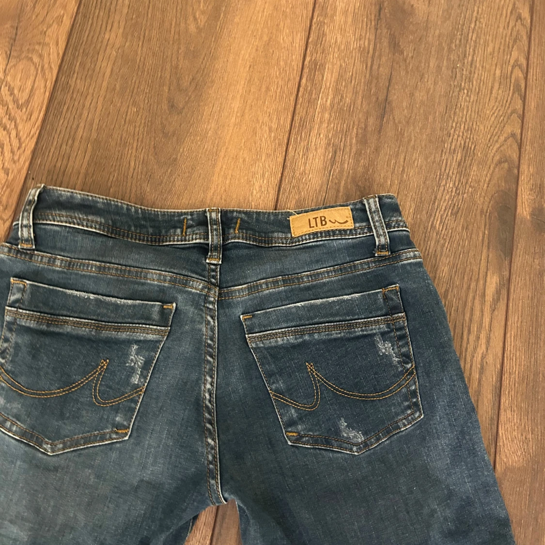 Blå bootcut jeans från LTB