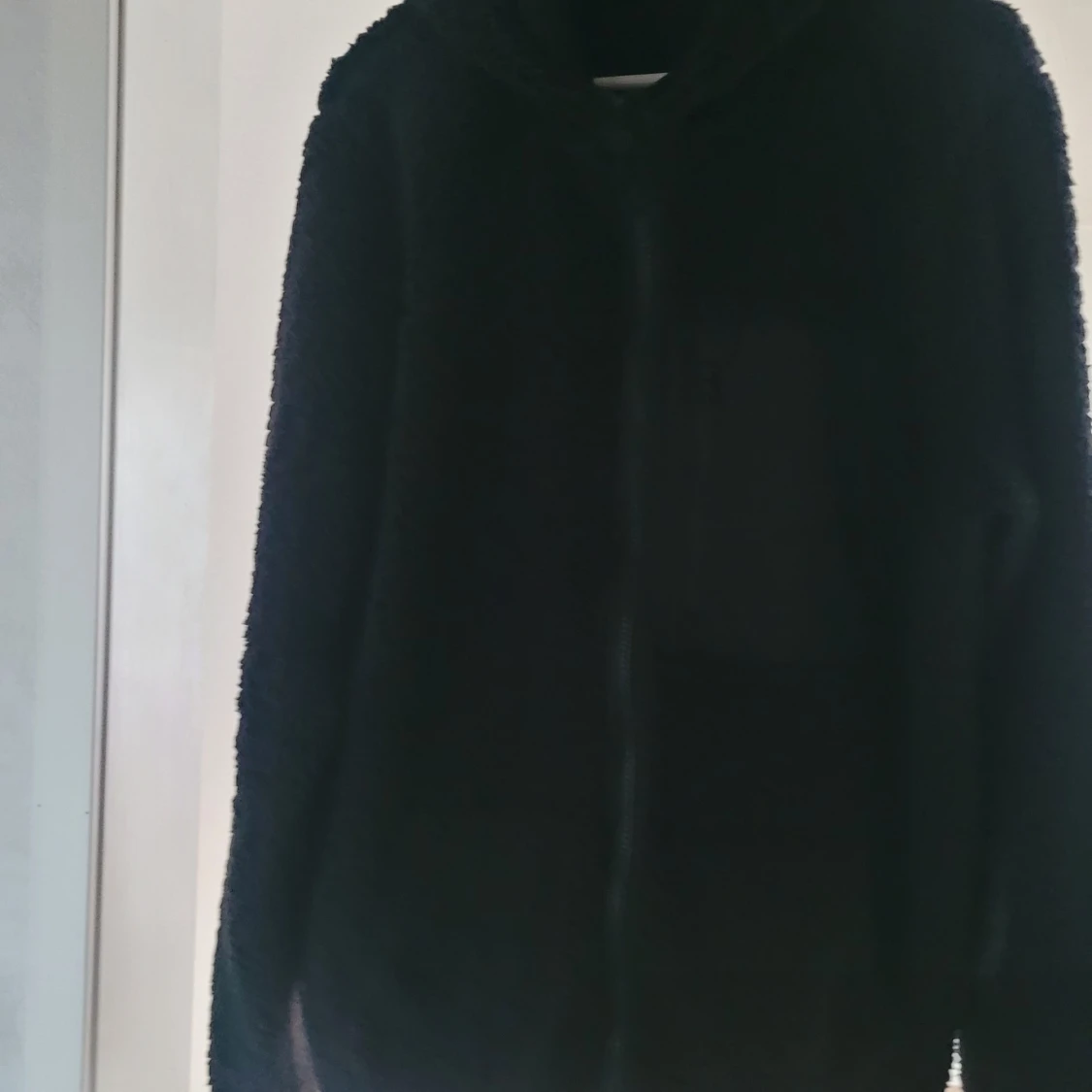 Svart teddyjacka från Solid