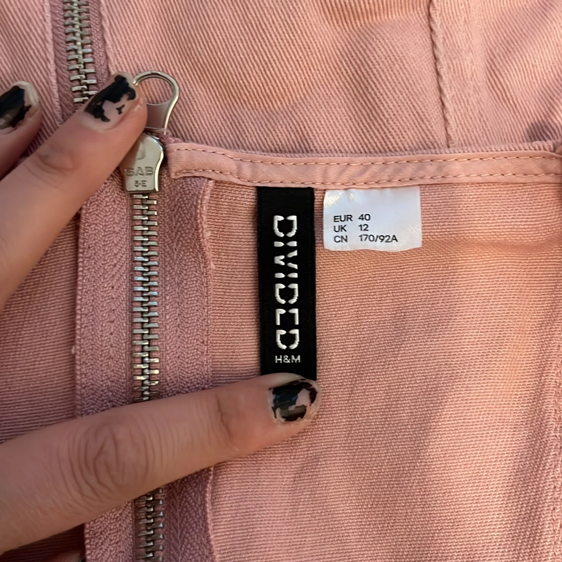 Ljusrosa kort klänning från H&M Divided - 2