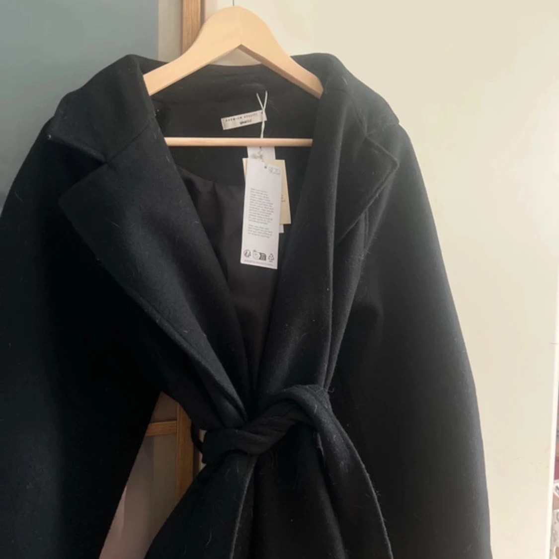 Svart lång kappa med bälte - 1