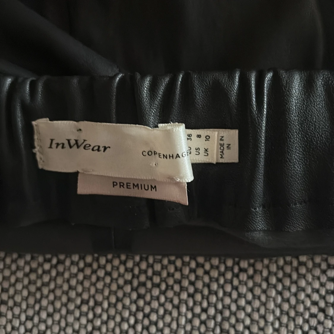 Svart kjol i skinnimitation från InWear - 2