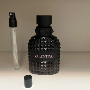 Valentino Born in roma - Splittrar valentino born in roma intense. Väldigt billigt.  Jag har 10ml, 5ml och 3ml. 10ml:100kr 5ml:75kr 3ml:50kr