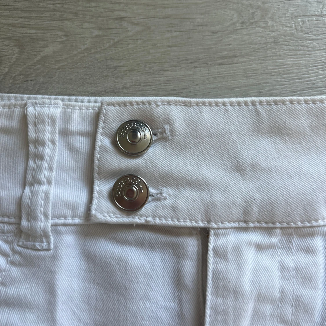 Vit lågmidjad jeanskjol - 2