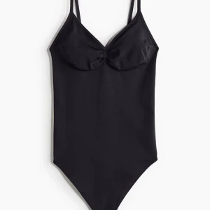 Svart body  - Helt ny slutsåld body från hm. Prislapp kvar 