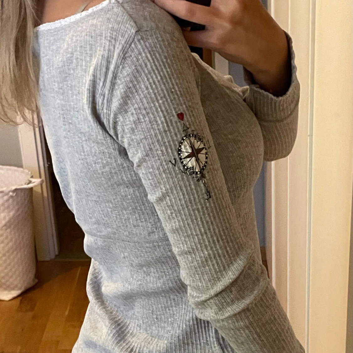 Grå ribbad tröja från Odd Molly - 2