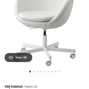 Skruvsta skrivbordsstol ikea - Säljer denna skrivbordsstol som är köpt för mindre än ett år sedan.  Väldigt bra skick, samt fungerar även hjulen utmärkt.