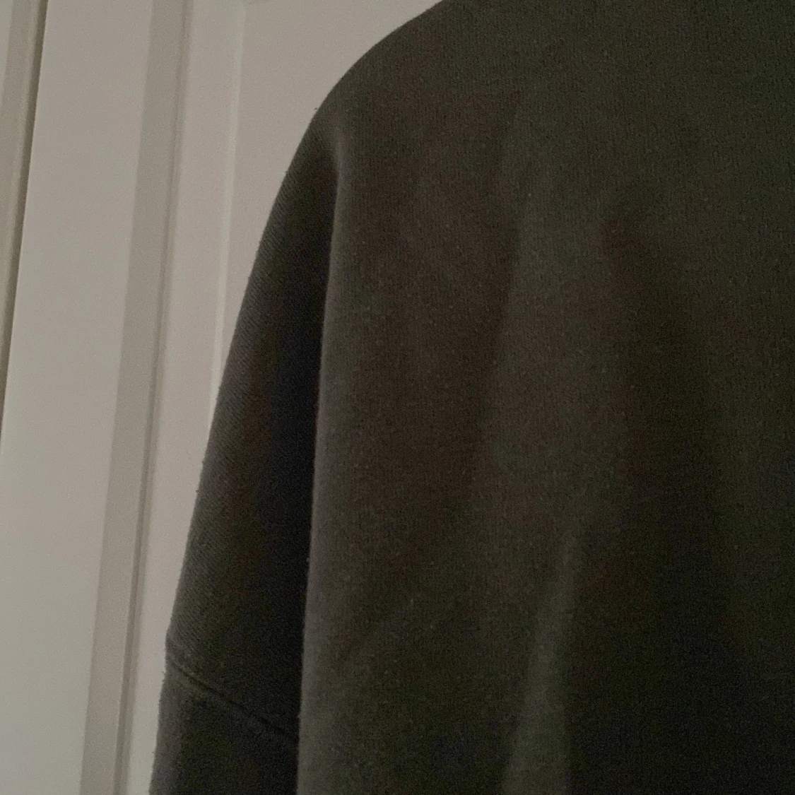 Mörkgrön tröja från NOOM - 2