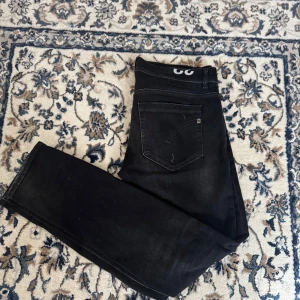 Dondup jeans - Svarta dondup jeans i nyskick! Storlek 32 | Modell George skinny fit😇