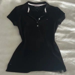Aesthetic polo top - Super söt polo top som ger en 2000s vibe, tightare vid midjan, står strl xs men passar mig med m/s