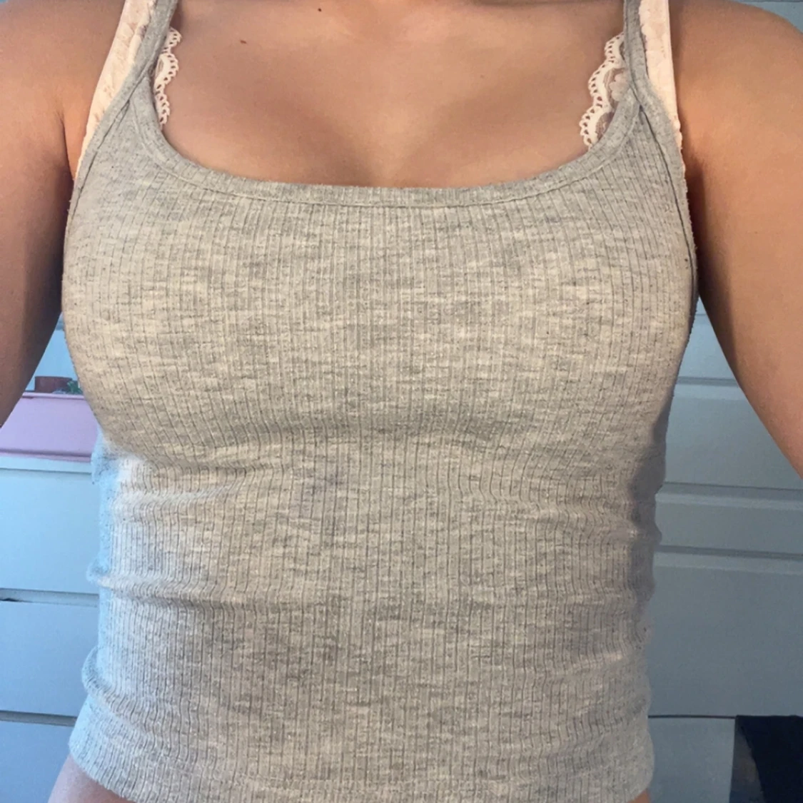 Grå ribbad linnetopp - 1