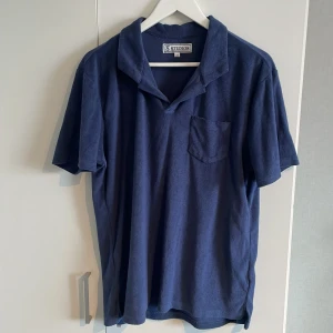 Frotte pike - Säljer denna snygga piken i frotté då den används en gång bara. En aning sträv efter en tvätt annars perfekt. Storlek M och sitter lite oversize. Märke st studios