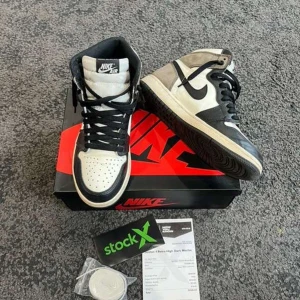 Jordan 1 Retro High Dark Mocha - Helt äkta Air Jordan 1, kvitto finns. Pris kan diskuteras vid snabb äffär 