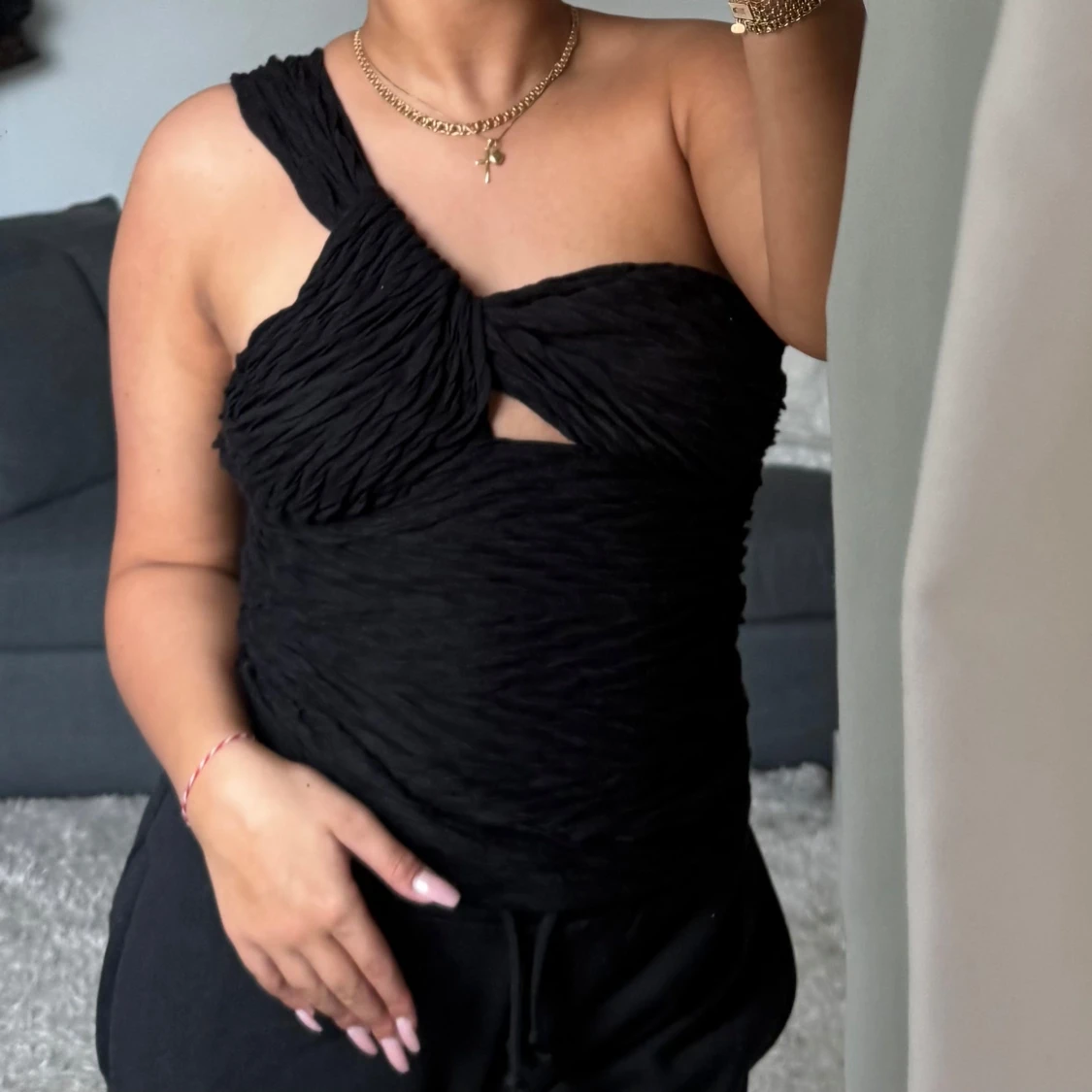 Svart oneshoulder topp