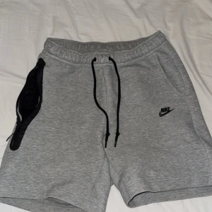Nike Tech Shorts - Nike Tech shorts, inga hål inga fläckar. 