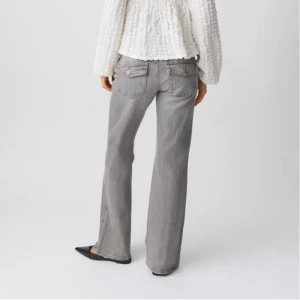 Grå bootcut jeans - I princip nya jeans därav priset ☺️säljer endast då storleken inte längre passar mig.. Superfina bootcut y2k modell💐🌸