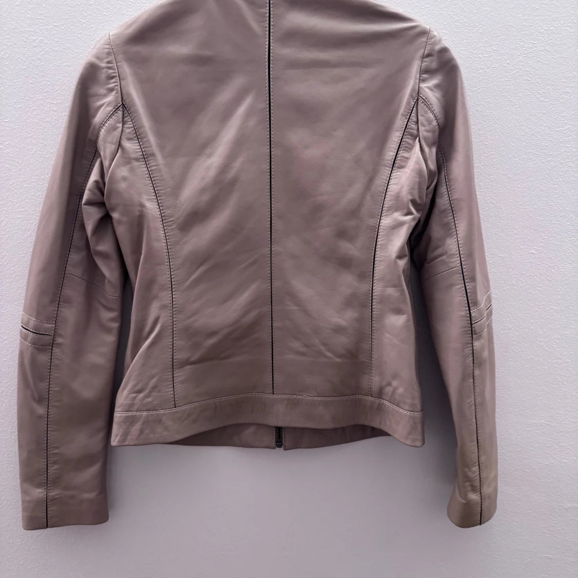 Beige skinnjacka med flätad detalj - 2