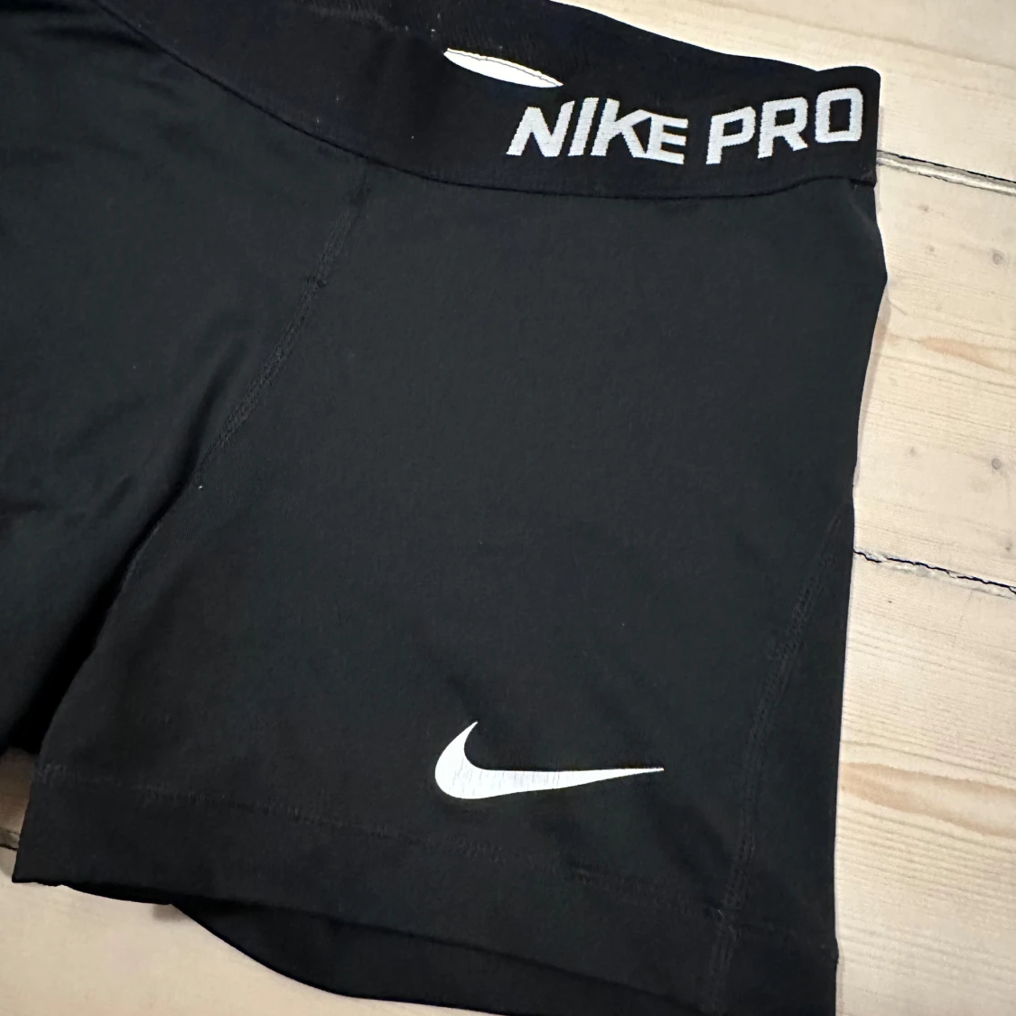 Svarta träningsshorts/hot pants från Nike - 1